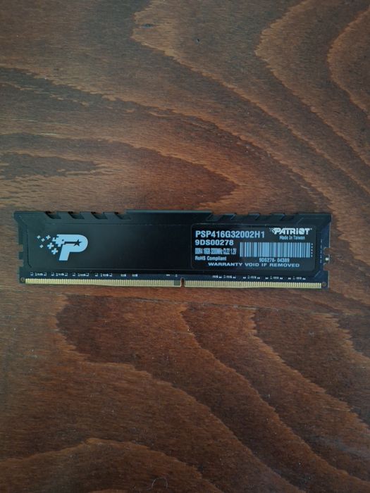 Memorie RAM 16GB DDR4 3200MHz | Stare Perfectă
