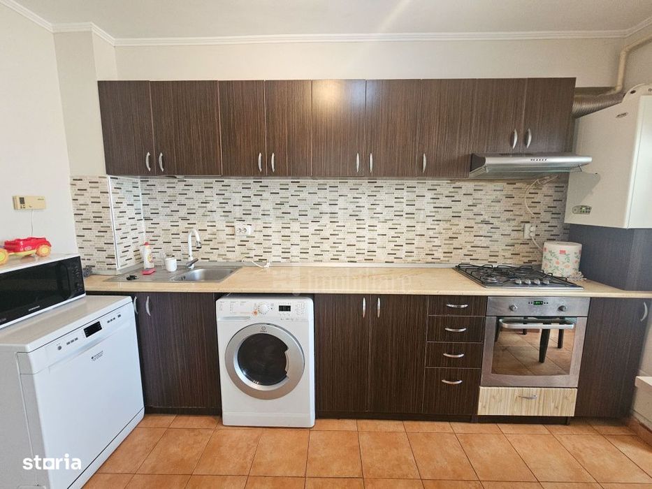 Apartament 3 camere de vanzare in Floresti