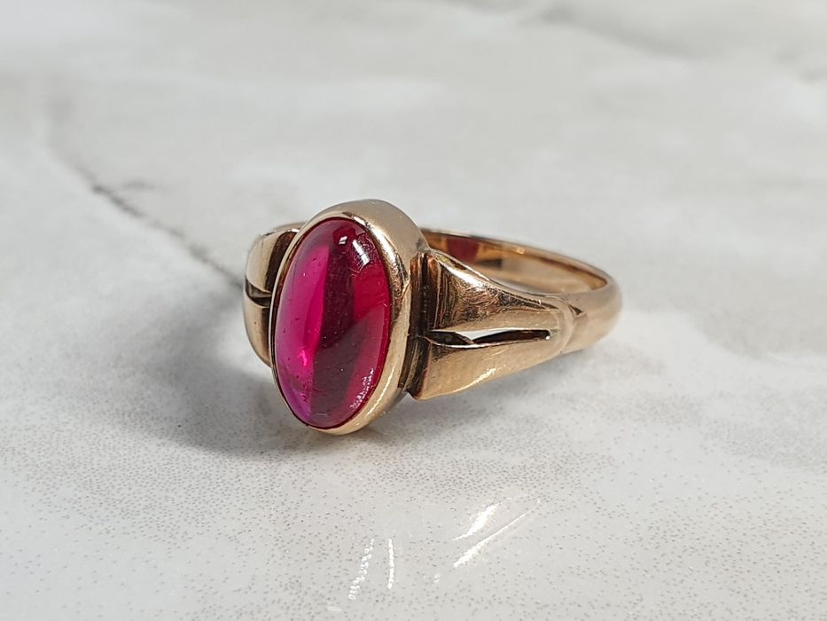 Inel vintage din aur de 14K cu rubin cabochon – mărimea 55