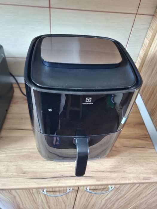 Vand Fripteuza Electrolux  cu aer cald si aburi