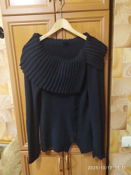 Свитера, кофты женские разные с лосинами. Можно по отдельности.