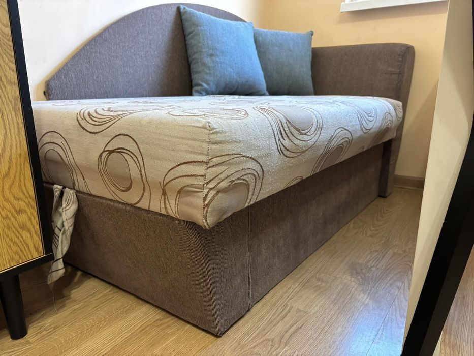 Разтегателен диван с място за съхранение