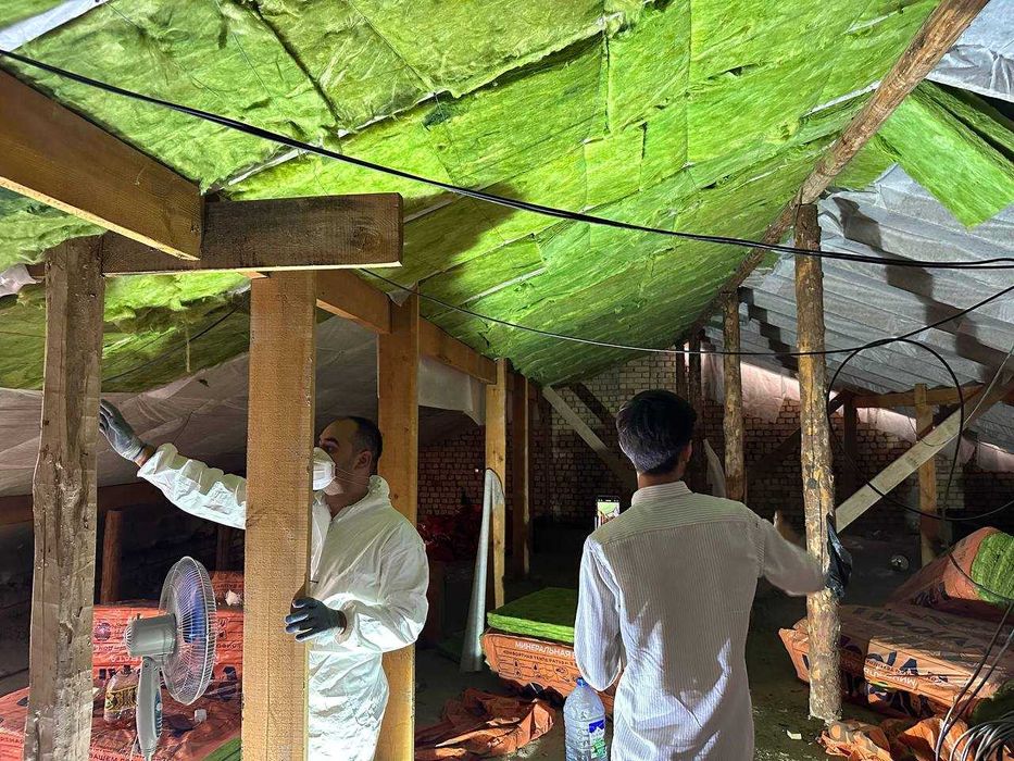 минeральная вата, стекловата,каменная вата.