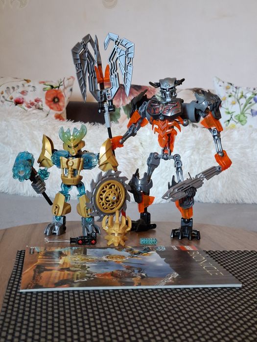 Lego Bionicle Mask Maker vs Skull Grinder 70795 Set