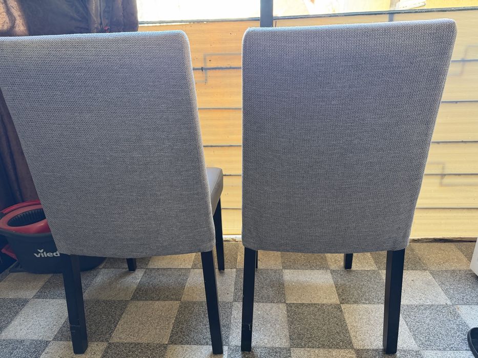 Vand doua scaune gri