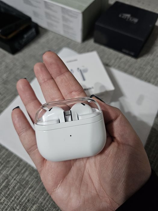 Buds 3 noi primite cadou