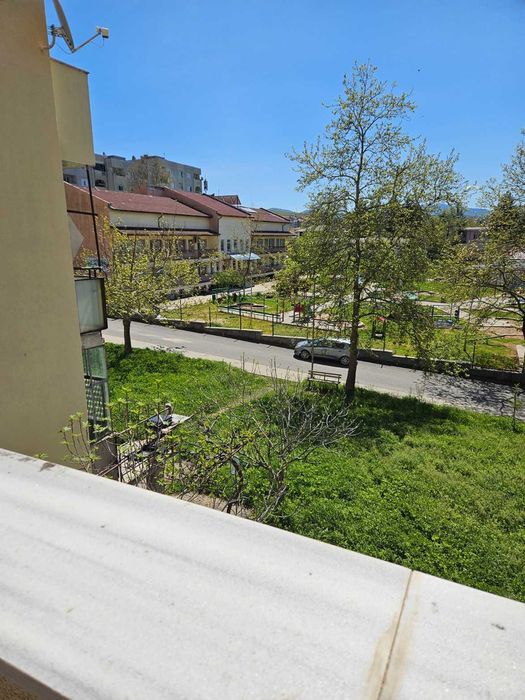 Двустаен апартамент в кв.11, Момчилград