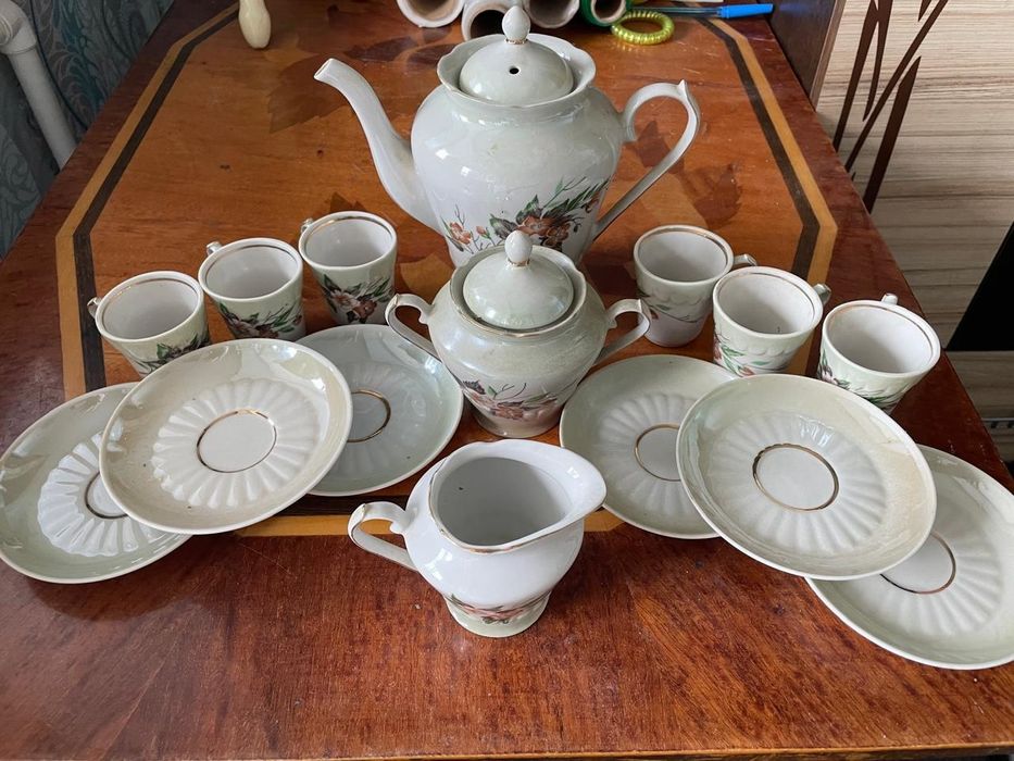 Продам два сервиза