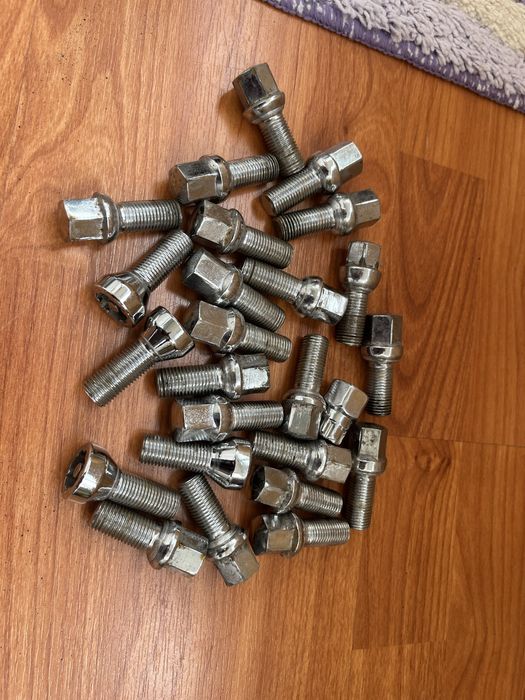 Колесные болты и секретка