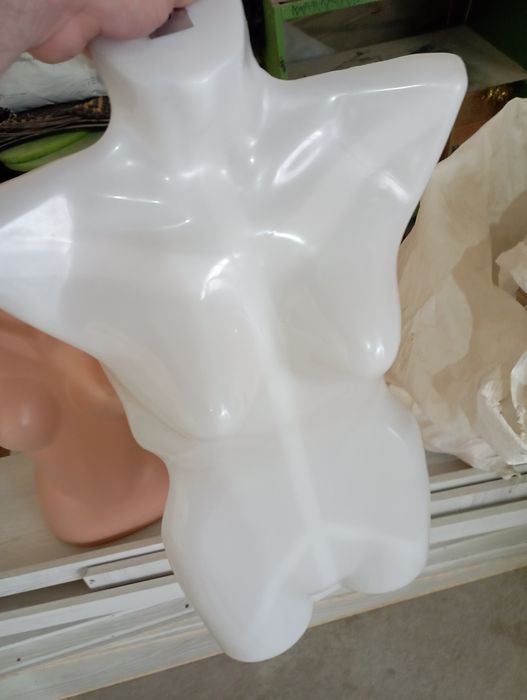 Maniken mebel sotiladi