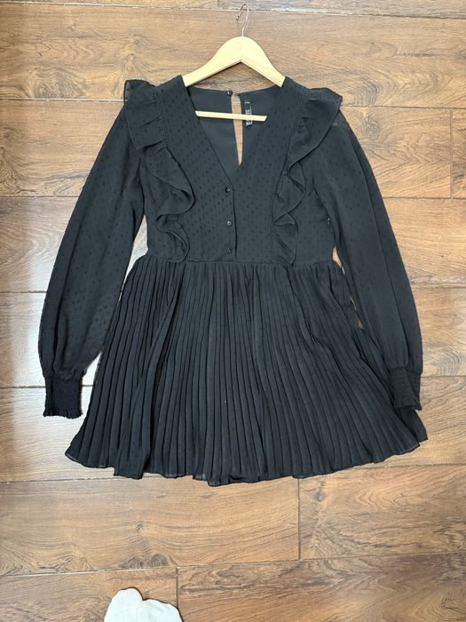 Малка черна рокля от шифон от полиестер, с вградени панталонки, М