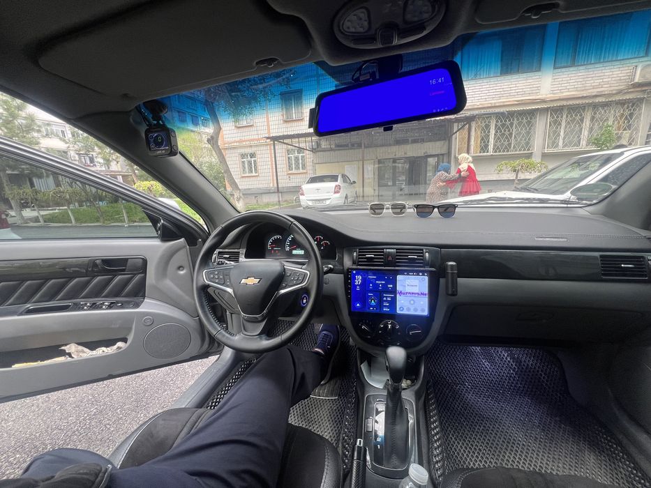 Lasetti 1.6 sotiladi