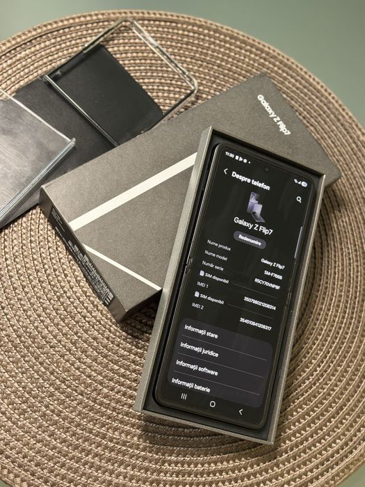 Samsung Galaxy Z flip 7 Black 256 Garantie | 12 GB Ram la cutie + husa