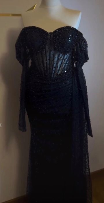 Rochie de ocazie, cu perle cusute manual și corset