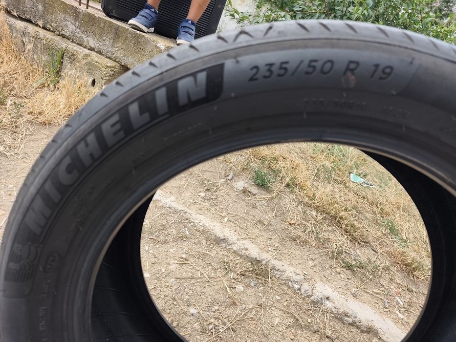 Vând cauciucuri 235 50 r19