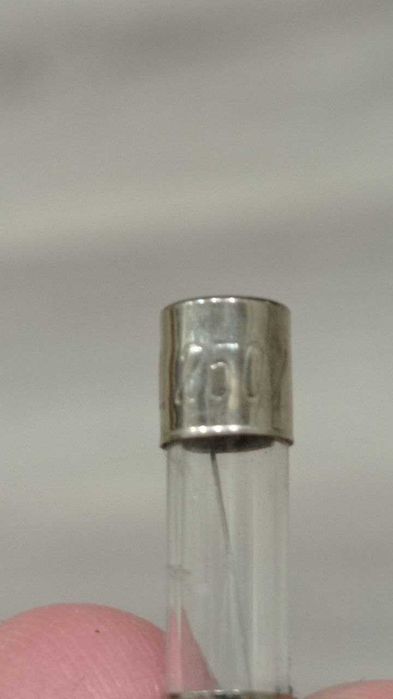 Стеклянный предохранитель