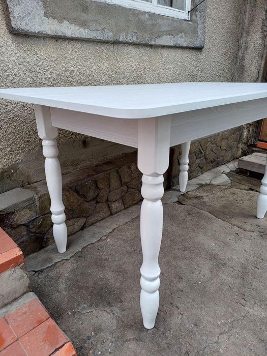 Продам стол кухонный.