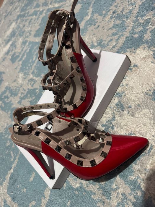 Продам женские туфли