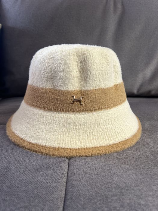 Дамска зимна шапка(тип идиотка)