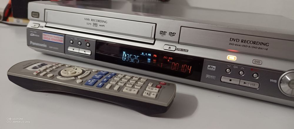 Panasonic combo VHS-DVD recorder in stare perfecta cu telecomanda