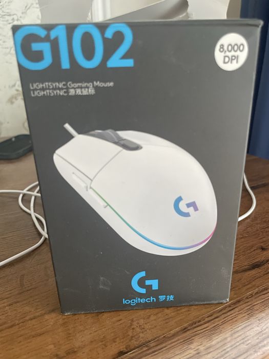 Игровая мышь Logitech G102 LightSync белый