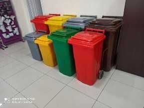 Мусорные баки урны контейнеры на колесах с крышкой по доступным ценам