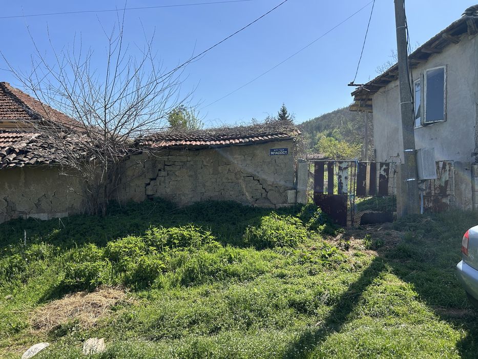 Парцел с стара къща