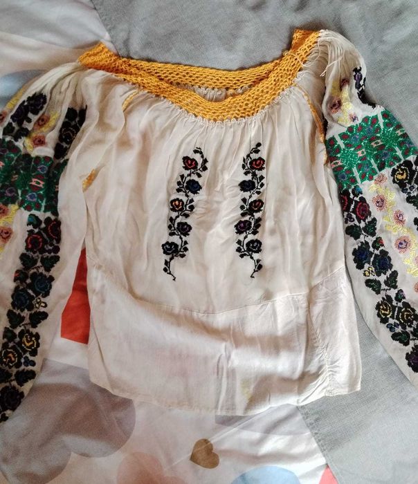 Ie tradițională veche