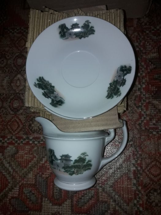 Молочник + 6 десертных тарелок