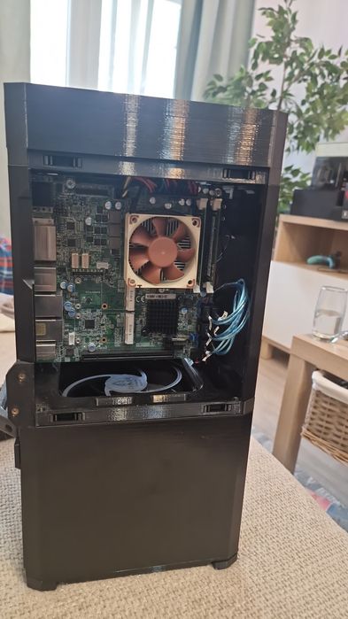 NAS custom, carcasa 3D printed, performant și eficient energetic