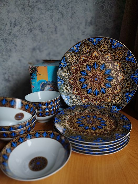 Набор тарелок продам