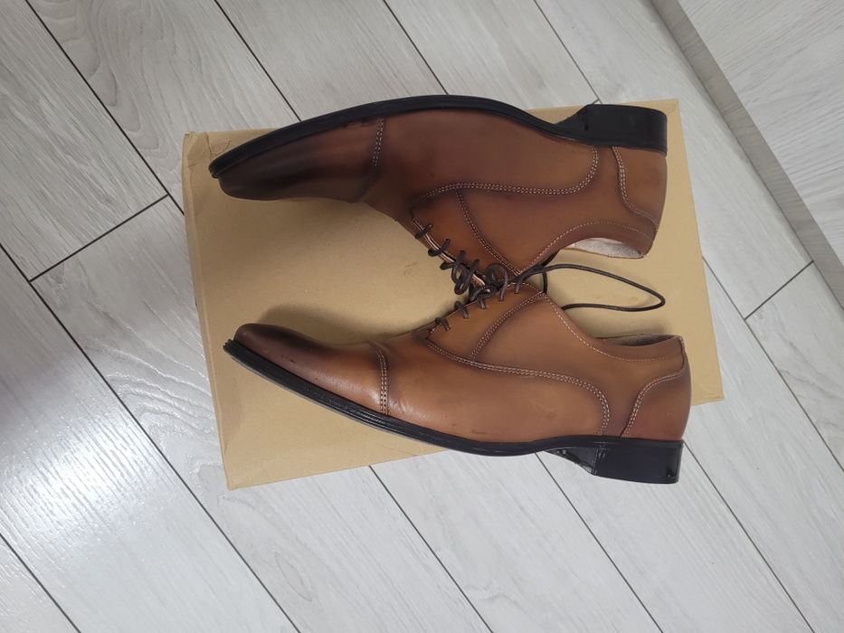 Pantofi de piele marime 41 dar corespund la 42