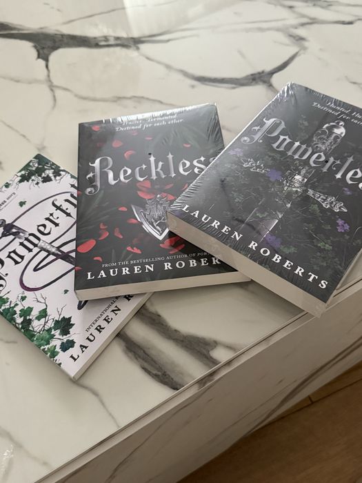 Продам комплект из 3 книг Лорен Робертс: