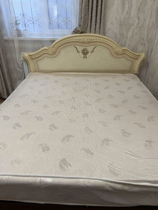 Кровать с матрасом