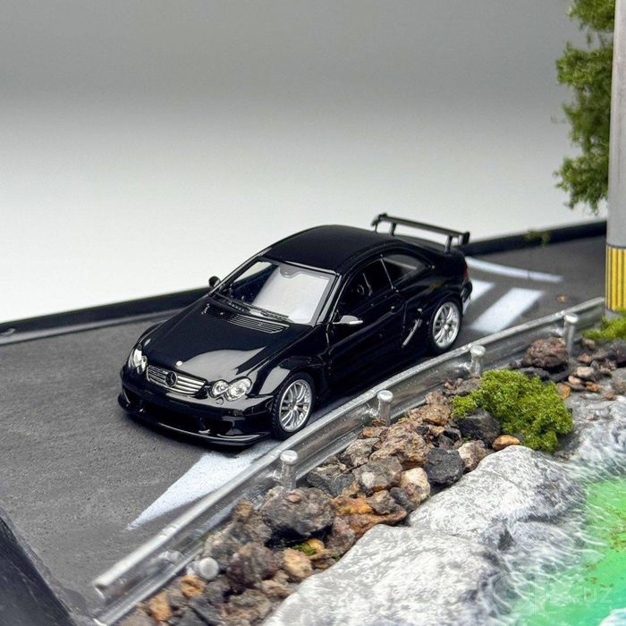 Fine Model 1:64 Mersedez Benz AMG CLK