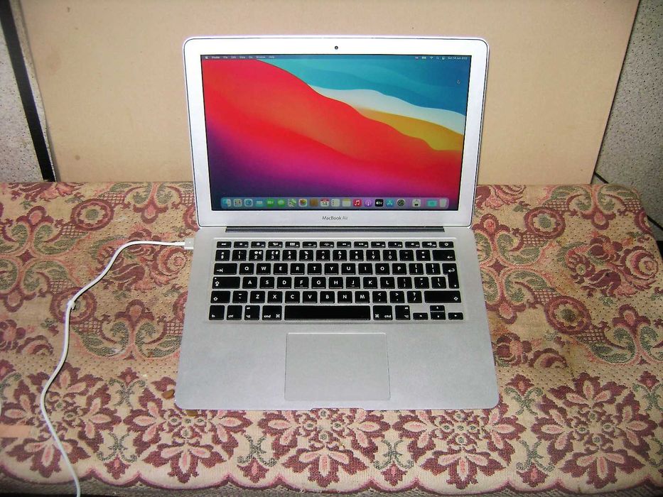 Лаптоп MacBook Air A1466 - i5, 4 GB RAM,128 GB SSD, 4 часа батерия, 2014 г