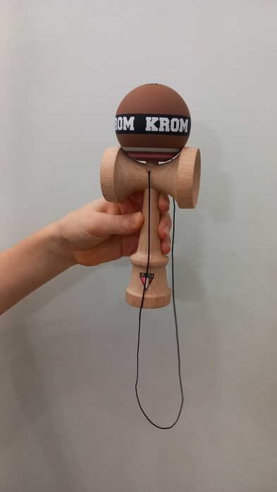 Kendama KROM strogo neapolitan