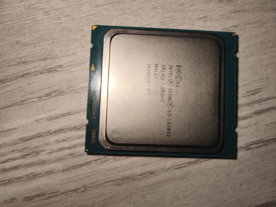 Продаю  Xeon e5 1650v2 .