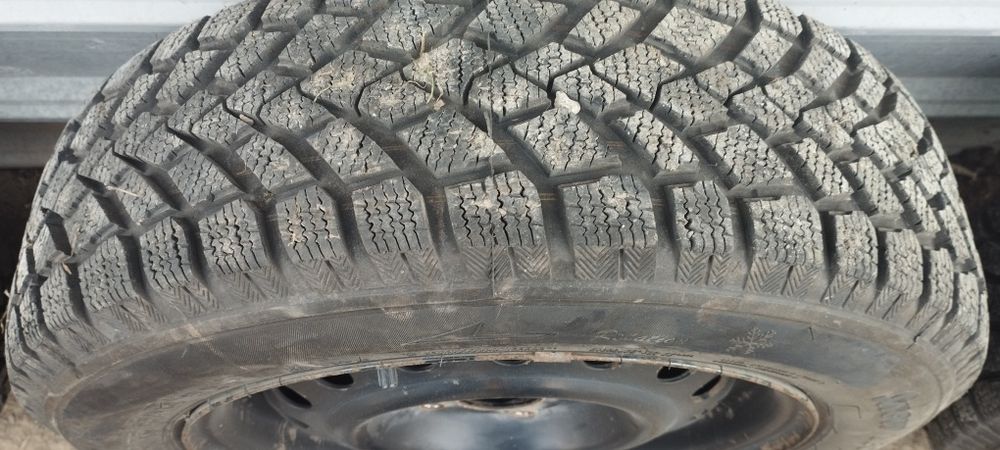 Продам диски с резиной зимняя 4:100