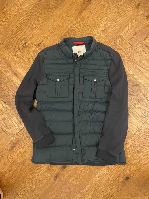 Geacă marca Peuterey