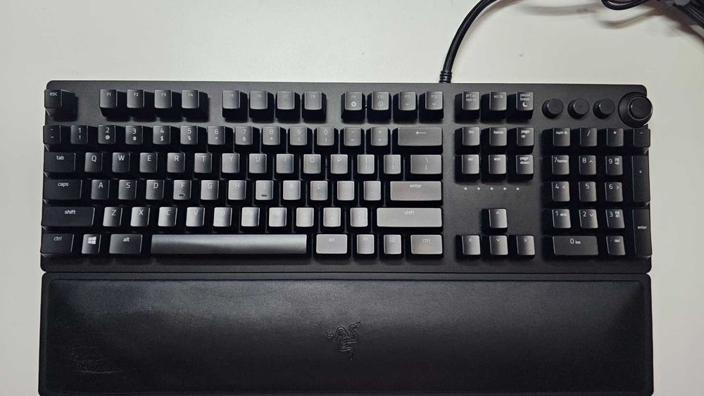 Tastatura gaming mecanica Razer Elite RGB, switch optic clicky