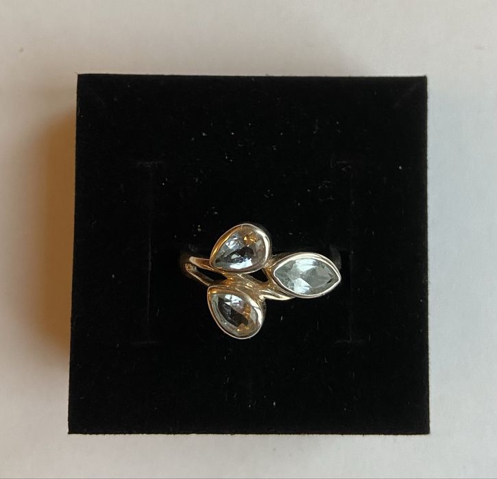 Inel din argint cu topaz albastru