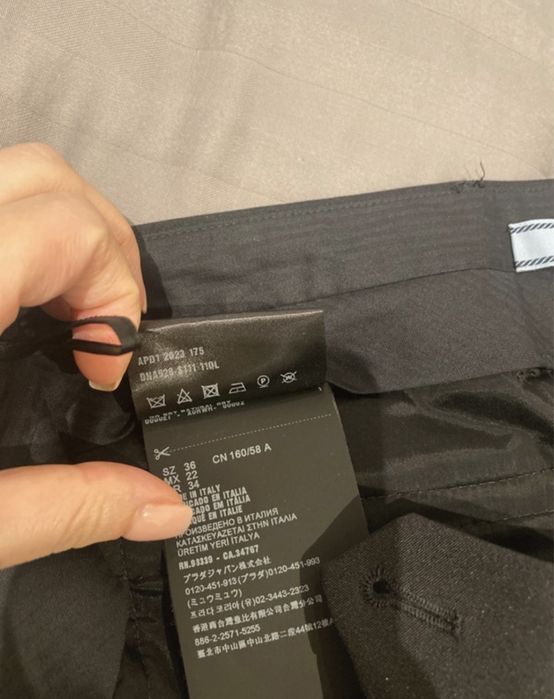 Pantaloni negri Prada