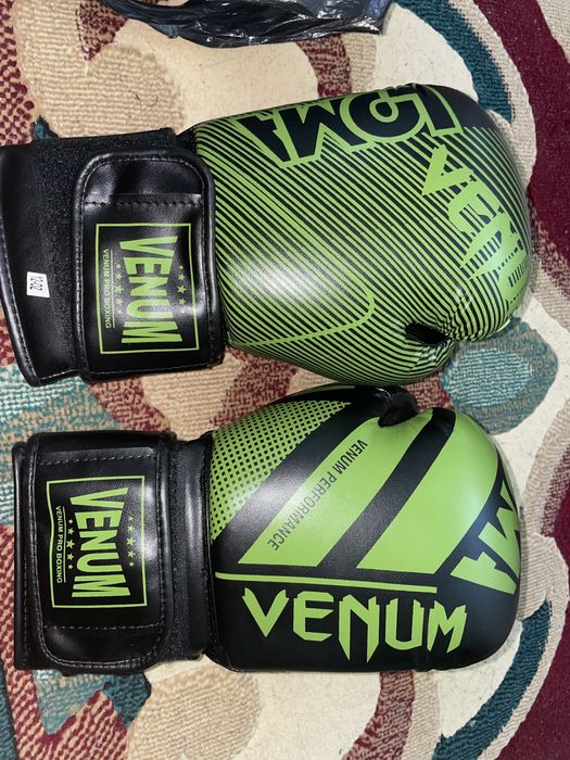 Перчатки для бокса
