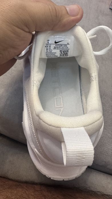 NIKE женские кроссовки
