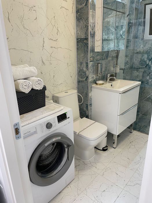 Inchiriez apartament cu 2 camere decomandate + parcare 50 euro - complex Junior Residance