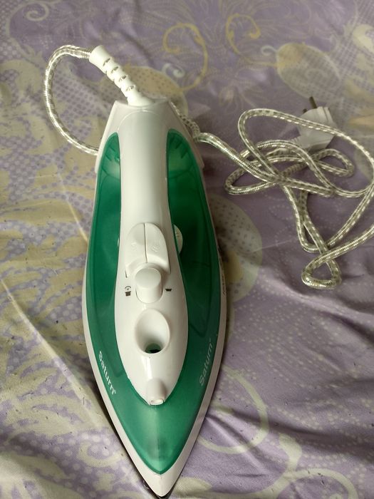 Утюг паровой. 1600 w. Рабочий