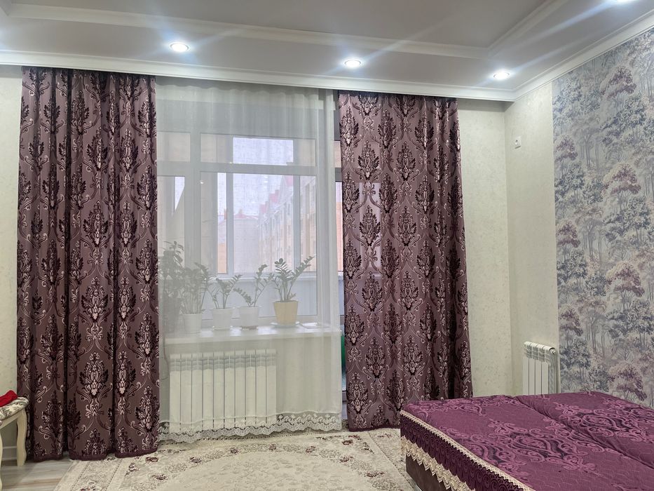 Продам шторы и покрывало на диван