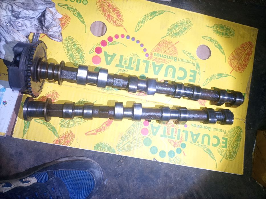 Распредвал 2шт тойота прадо 2 .7  2TR мотор