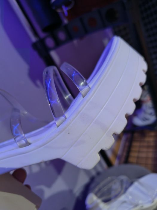 Sandale albe cu platforma